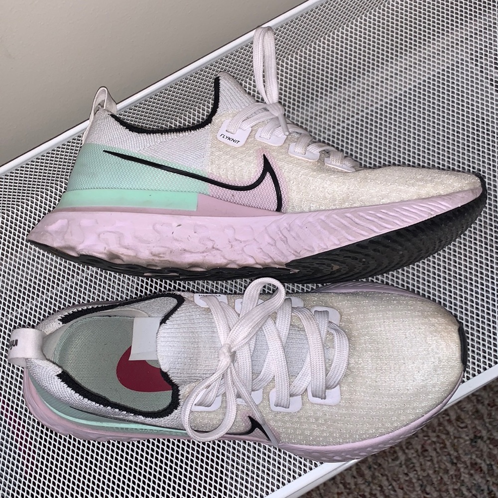 Nike React Flyknit shoes “Iced Lilac”